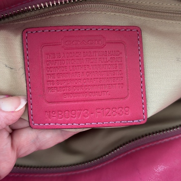 Coach Vintage Gallery Tote patent leather pink embossed logo side pockets EUC - Picture 5 of 17